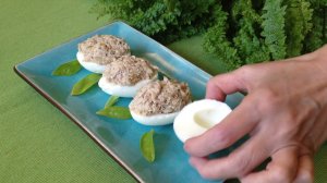 Яйца, фаршированные консервированной рыбой