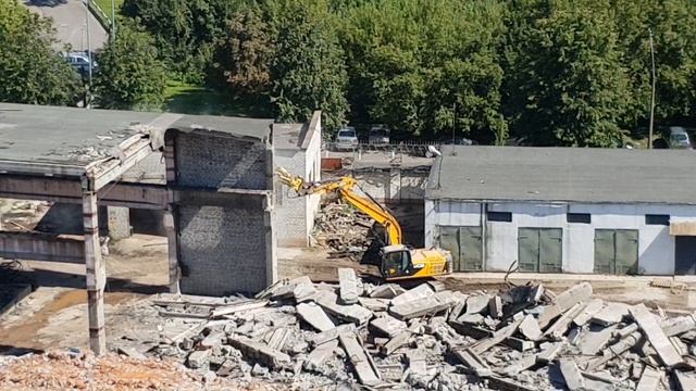 4.Экскаватор в работе,демонтаж. смотреть онлайн