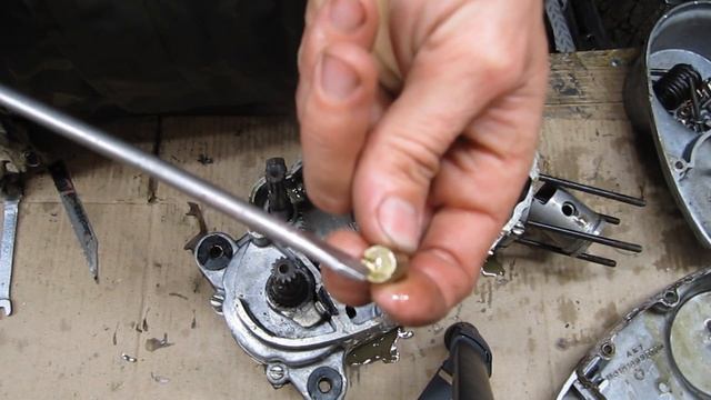 Разборка двигателя мопеда Карпаты Спорт V-501M перед капитальным ремонтом. 1 часть. смотреть онлайн