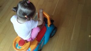 Машинка-толокар. Как выбрать ? Машинка-каталка