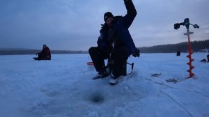 Зимняя рыбалка в Швеции. Ловля сига со льда на озере Сторуман. [Часть 2].