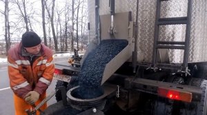 Ямочный ремонт литым асфальтом (термос HYDROG). ФГУ "ДЭП-14" г.Москва"/Кохер Хидрог.