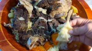 БЛЮДО ИЗ КОНИНЫ, КОТОРОЕ ТРАДИЦИОННО ЕДЯТ ПАЛЬЦАМИ