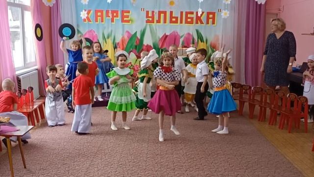 "Кафе "Улыбка" утренник, посвящённый женскому дню 8 марта (старшая группа)