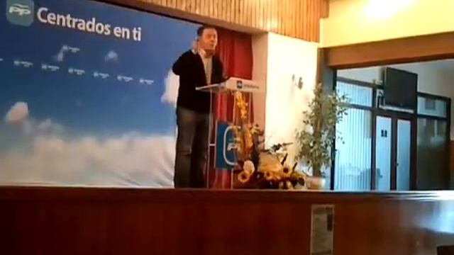 Mítin no Círculo de Perlío - Manuel Álvarez-Campana смотреть онлайн