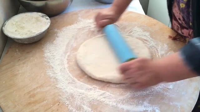 Готовим нежные пирожки с капустой -будни в деревне 11 декабря 2022 г. смотреть онлайн