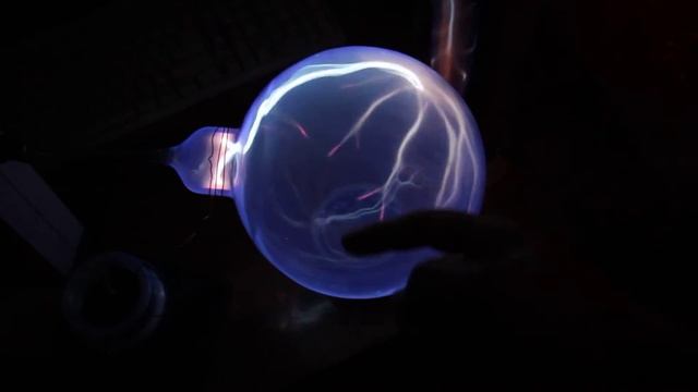 Плазменный шар - Дрожащий разряд смотреть онлайн