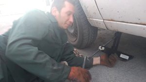 Быстро снять колесо на Опель Омега А,но не быстро...Часть 2