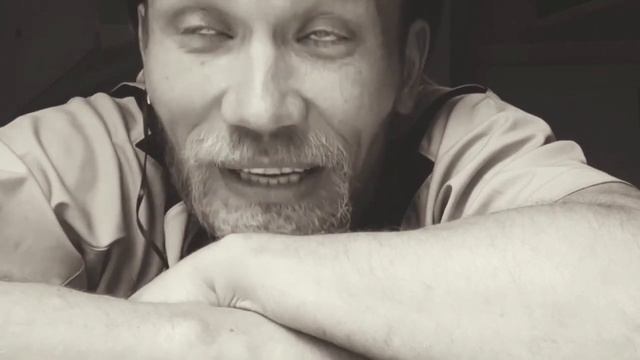 Вот так надо читать стихи.
