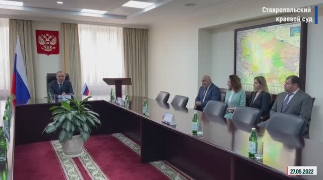 Председатель краевого суда вручил удостоверения назначенным судьям