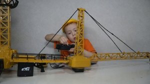 Тёмины игрушки. Строительный кран