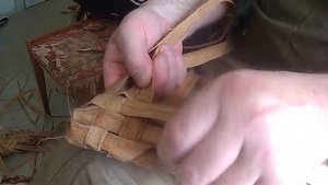 начинаем плести пинетку из лыка!