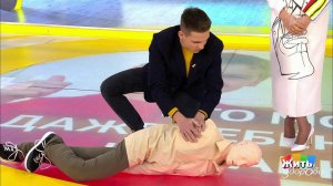 Это может даже ребенок: первая помощь при инфаркте. Жить здорово! Фрагмент выпуска от 20.03.2019