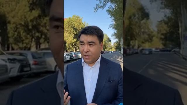 Жанар Акаев менен Алтынбек Сулайманов суракка кирип баратып биздин суроолорго жооп беришти смотреть онлайн