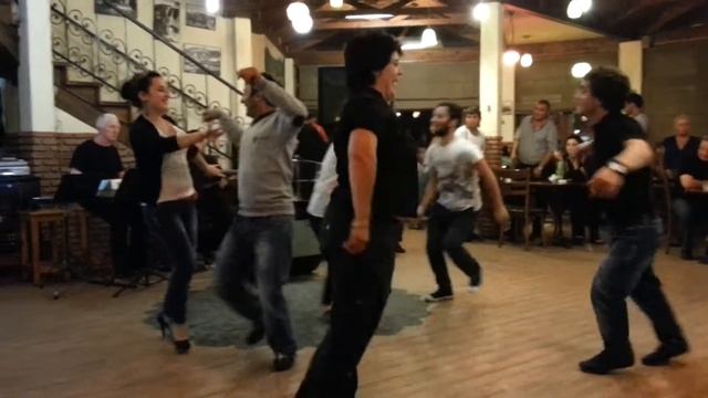 Батуми. Танцы в ресторане. Часть 3. (10.09.2013 00:43) смотреть онлайн