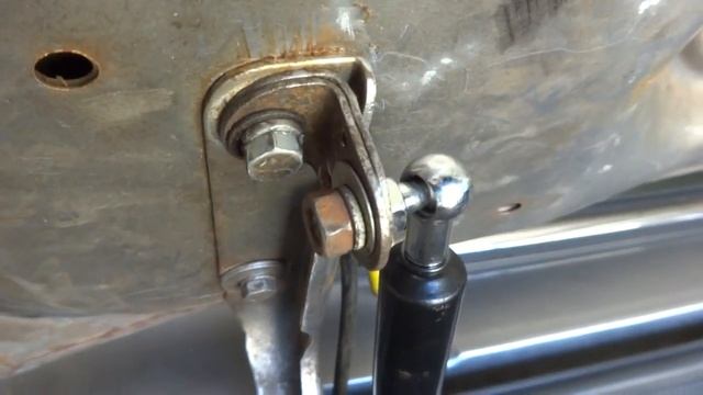 Газовые упоры на багажник волга 31105