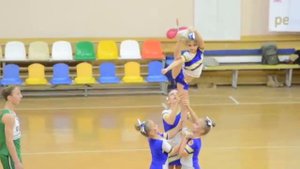 Крутой детский стант по черлидингу!!!