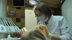 Что делать, если болит зуб_ Стоит ли обращаться к специалисту, если болит зуб_.mp4