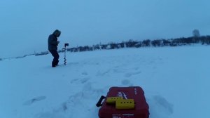 Ледобур Nero 130 R и шуруповёрт Milwaukee 2804