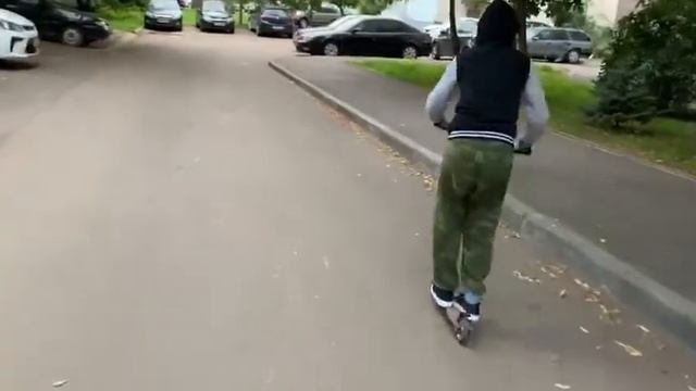 Делаю трюки на трюковом самоката я старался подержите лайком