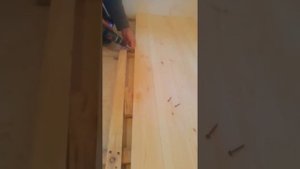 Как самостоятельно застелить  деревянный пол без зазоров.