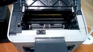 Достаём картридж из принтера HP LJ P1505.