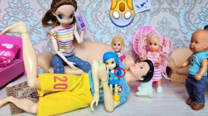 КУКЛА БЕЗ РУКИ, А ПАПА БЕЗ НОГИ??? Катя и Макс веселая семейка смешные куклы сериал Даринелка
Дар