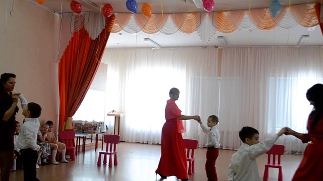 Танец мам и сыновей на 8 марта смотреть онлайн