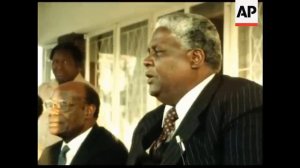 SYND 25 8 1982 NKOMO PRESS CONFERENCE ON SPLIT WITH MUGABE PARTY