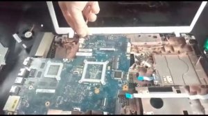 Toshiba satellite l775 разборка замена термопасты