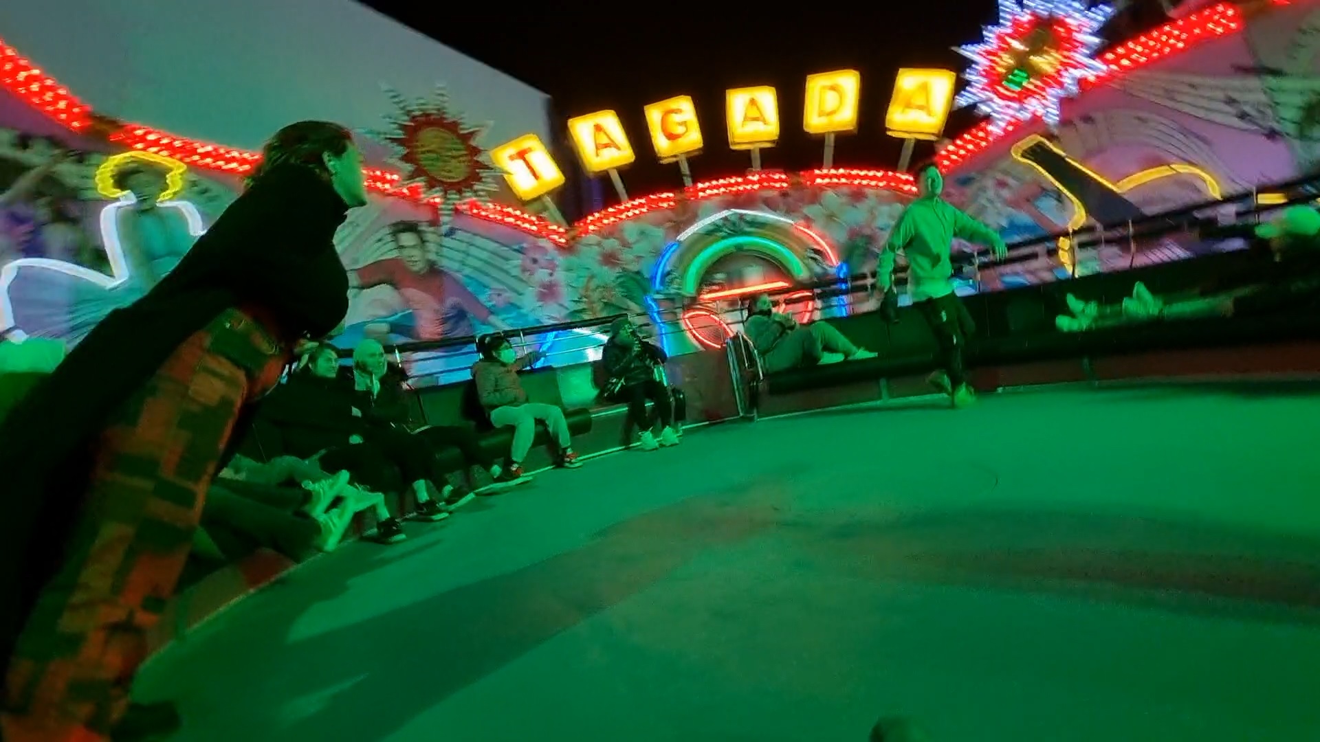 Карусель TAGADA в Вене, Австрия - 06.03.2022 - Vienna Wien, Austria смотреть онлайн