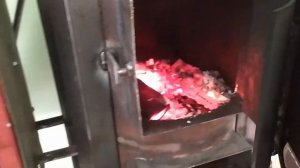 Одна печь для 2 гаражей из 2 газовых баллонов.