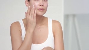 Кожа склонна к акне? Защити ее Clinique Acne Solutions BB кремом SPF 40. Sephora