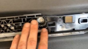 Замeна внутренних ручек на BMW 750 кузов F01 и F02