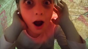 Ева заболела, а Лиза как мама помогает ей | Играем в Доктора