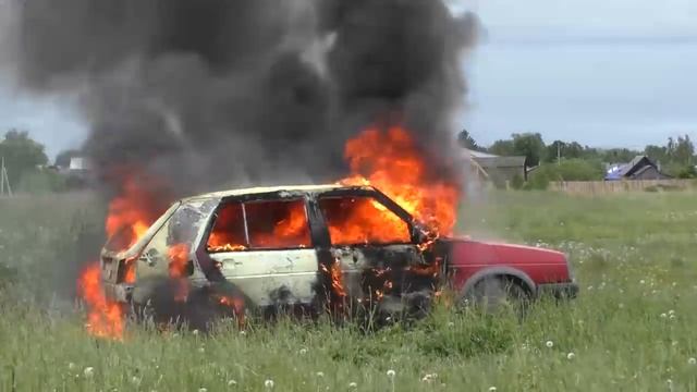 ЖЕСТЬ! ДЯДЯ ЮРА И АНДРЮХА СОЖГЛИ ФОЛЬКСВАГЕН смотреть онлайн