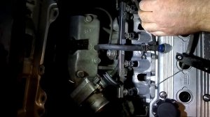 РЕМОНТ ДВС ПОДРОБНО!!! 167   Подсоединяем патрубки впускного колектора   двигателя Джили МК