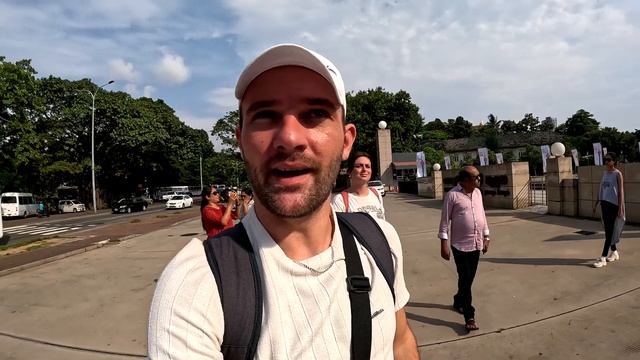 STADSTOUR DOOR COLOMBO SRI LANKA MET ONZE LOKALE VRIENDIN ?? смотреть онлайн