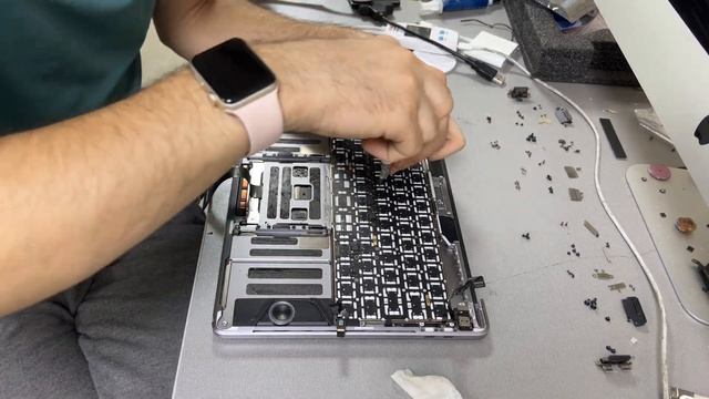 Замена клавиатуры своими руками , ремонт тачбара синий изолентой MacBook Pro 13 2017 A1706