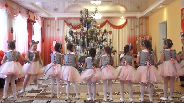 Танец "Мышек" в детском саду (10 гр. 6-7 лет) смотреть онлайн
