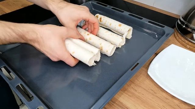 Очень вкусный завтрак Сосиска в лаваше с сыром