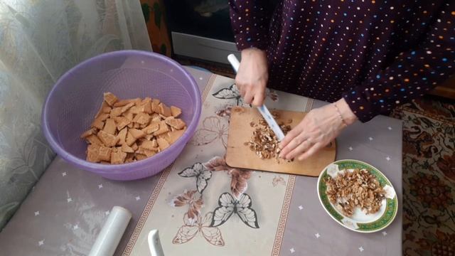 Десерт из доступных продуктов. Рулет шоколадный из печенья к чаю. смотреть онлайн