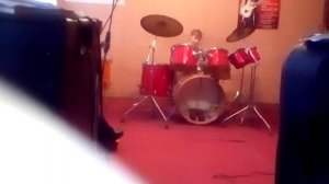 Недетская  игра на ударных  инструментах