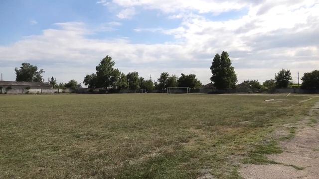 Стадион МЕЛИОРАТОР умирает. Местные власти забыли о молодежи! п.Нижнегорский, Крым. смотреть онлайн