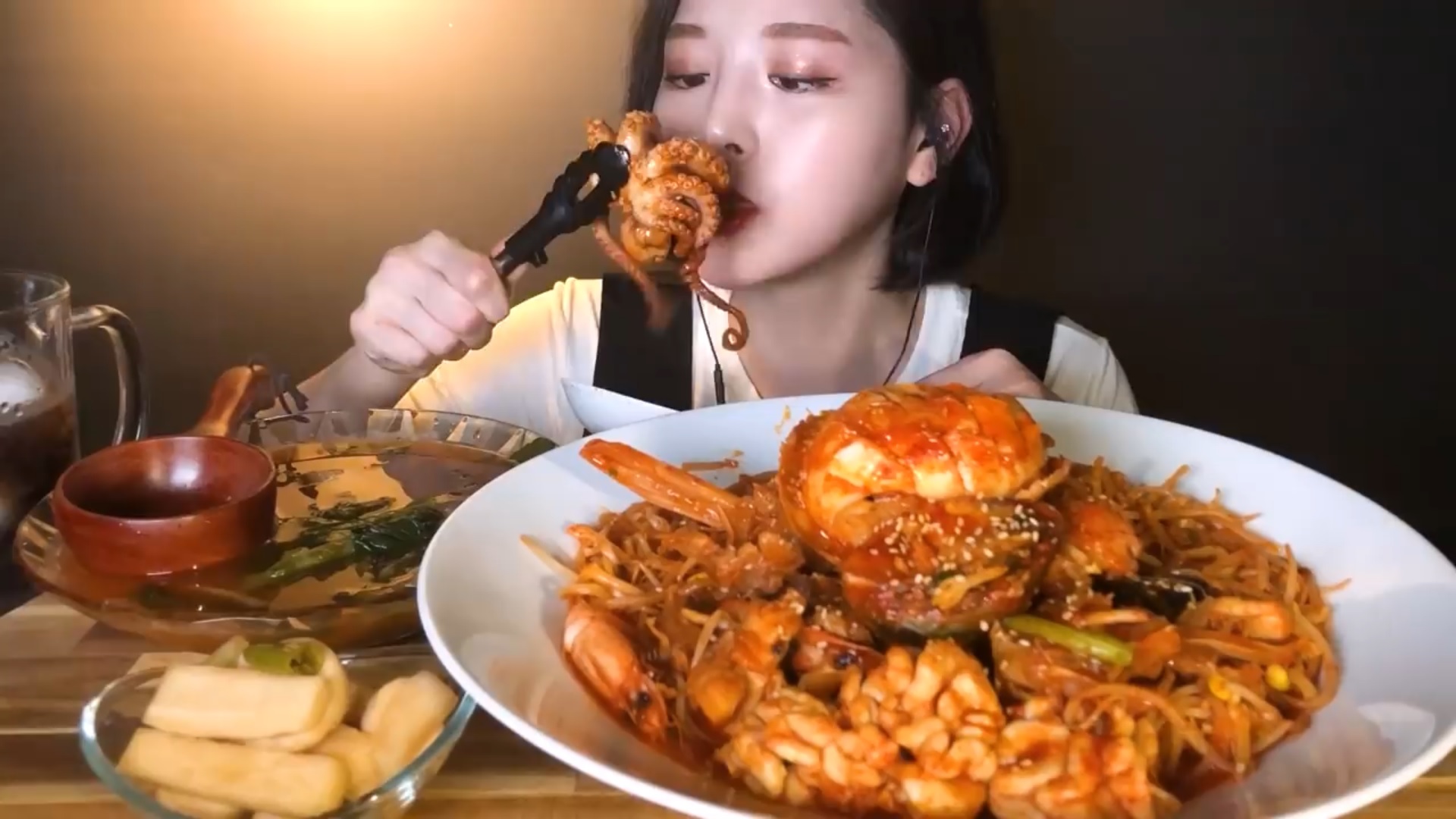 Корейский укус: Осьминог, пропаренный рис с морепродуктами. АСМР. смотреть онлайн