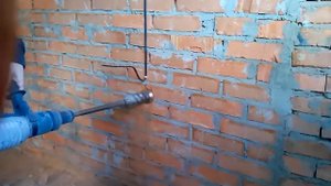 выбить подрозетник в кирпиче за 30 секунд