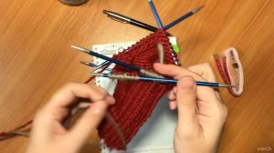 Детские носки спицами в технике интарсия с узором коса с тенью