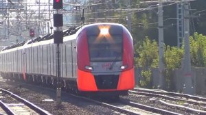 Электропоезда ЭС1-003 + ЭС1-026 "Ласточка" пролетает станцию Реутово