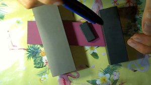 О МАСЛЯНЫХ И ВОДНЫХ КАМНЯХ для заточки опасной бритвы.