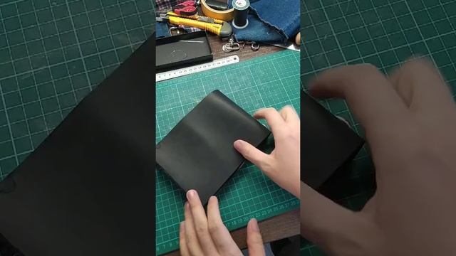 Кожаная сумка для паспорта и телефона своими руками #изделияизкожи #leather
